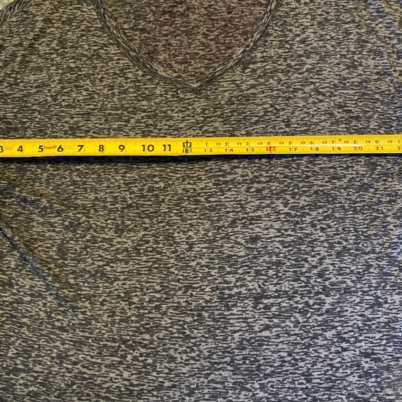 Two cap sleeve v neck shirts - Picture 4 of 13